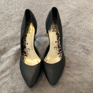 Brash pointed toe heels. Size 10. Black
